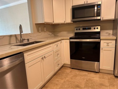 Sarasota Palms is a luxurious gated resort community offering