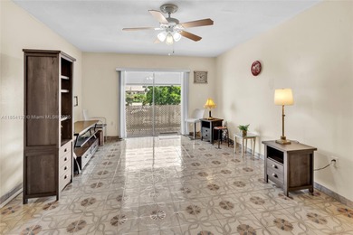 Beautiful condo, 2 debs, 2 baths, offering spacious living areas