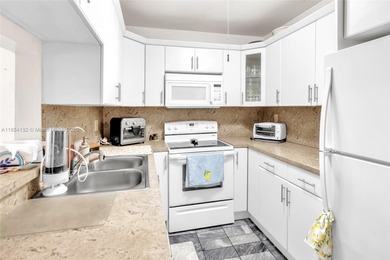 Beautiful condo, 2 debs, 2 baths, offering spacious living areas