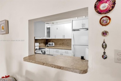 Beautiful condo, 2 debs, 2 baths, offering spacious living areas