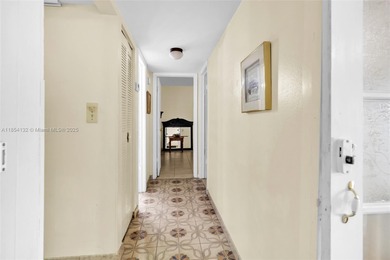Beautiful condo, 2 debs, 2 baths, offering spacious living areas