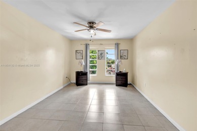 Beautiful condo, 2 debs, 2 baths, offering spacious living areas