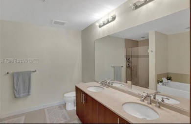 This spacious 2 Bedrooms/2.5 Bathrooms split layout condo on the