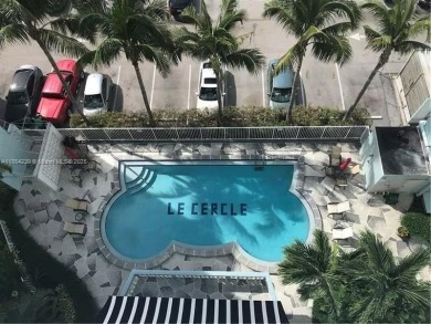 WALKING DISTANCE TO THE BEACH ! PRIME LOCATION: 2 blocks from