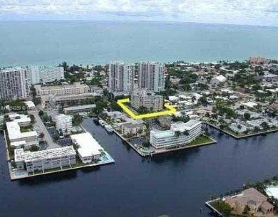 WALKING DISTANCE TO THE BEACH ! PRIME LOCATION: 2 blocks from