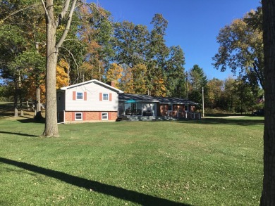 Breathtaking Views of Vincent Lake from nearly every room in the