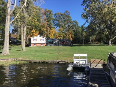 Breathtaking Views of Vincent Lake from nearly every room in the