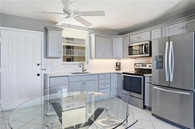 Remodeled and fully turnkey unit!  This efficiency condo is