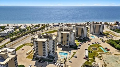 Remodeled and fully turnkey unit!  This efficiency condo is