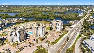 Remodeled and fully turnkey unit!  This efficiency condo is