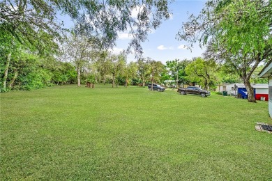 ATTENTION: COUNTRY LAKE HOUSE THE *VENADOS LODGE* TUCKED AWAY IN