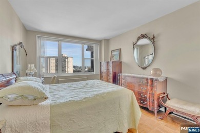Fabulous 2 bed/2bath on high floor with glass enclosed terrace