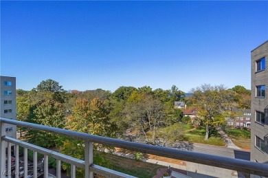 Affordable Lakeside Living with Great Amenities! Welcome home to