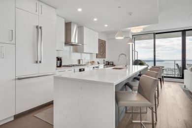 Exquisite Southwest - facing residence with panoramic ocean &