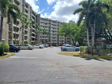 Spacious & Well-maintained a 2 bed/2 bath condo in a Great 55+