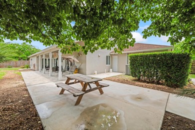 Spacious 4/2 Home With Renovated Kitchen Featuring Stainless