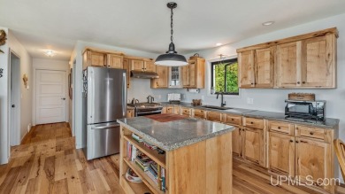 Look no further! Paradise found! You'll never want to leave this