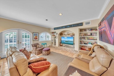 Rarely Available Waterfront Luxury Condo!

Experience