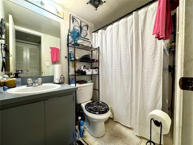 2/2 in the heart of miami hialeah, NEW AC UNIT, Excellent