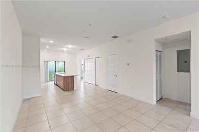 Investor opportunity! Luxurious Smart Apartment 2/ 2/1 in