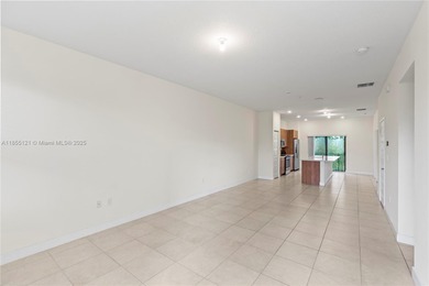 Investor opportunity! Luxurious Smart Apartment 2/ 2/1 in