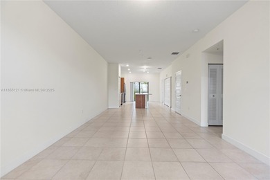 Investor opportunity! Luxurious Smart Apartment 2/ 2/1 in