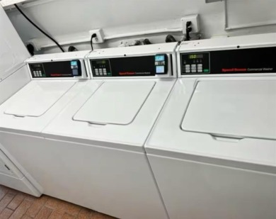 ABSOLUTLY STUNNING AREA TO WALK TO THE BEACHES, ENJOYING SOUTH