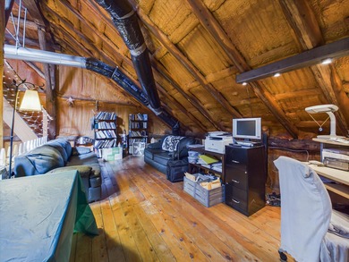 This vintage historical Red Barn in Douglas City, CA, offers a