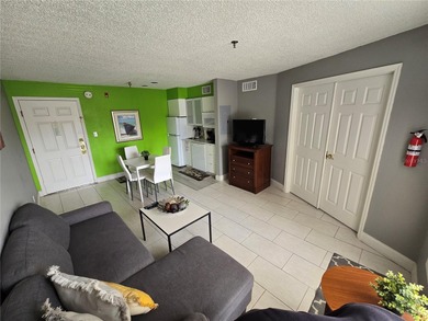 Great Investment Opportunity! This cozy 1-bedroom, 1-bath condo