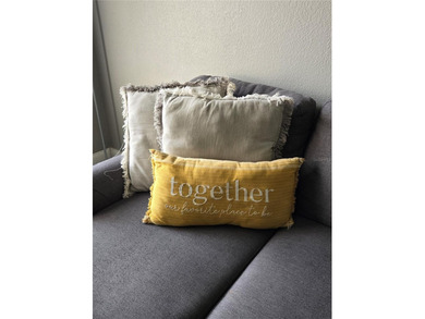 Great Investment Opportunity! This cozy 1-bedroom, 1-bath condo