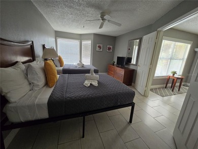 Great Investment Opportunity! This cozy 1-bedroom, 1-bath condo