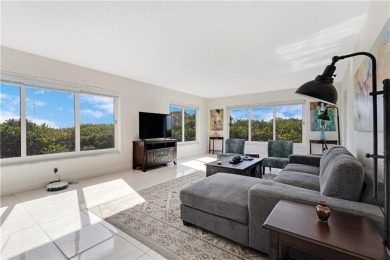 Beautiful Atlantic Ocean and Hugh Taylor Birch State Park views