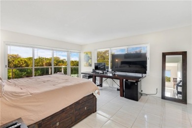 Beautiful Atlantic Ocean and Hugh Taylor Birch State Park views