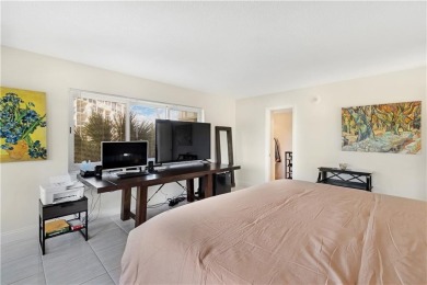 Beautiful Atlantic Ocean and Hugh Taylor Birch State Park views