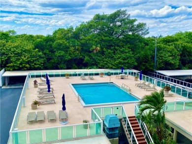 Beautiful Atlantic Ocean and Hugh Taylor Birch State Park views