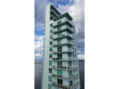 Live where Biscayne Bay meets the heartbeat of the city. Quantum