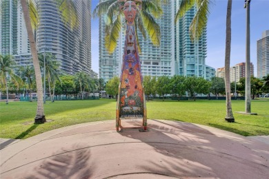 Live where Biscayne Bay meets the heartbeat of the city. Quantum