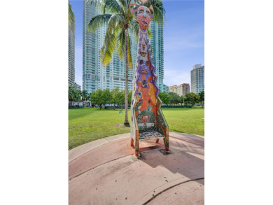 Live where Biscayne Bay meets the heartbeat of the city. Quantum