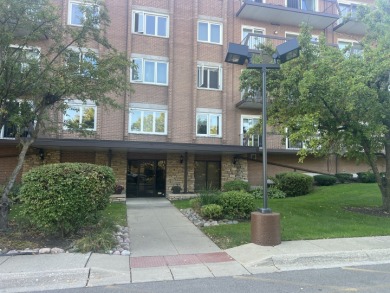 2 BR/2 bath end unit condo located in Washington Courte