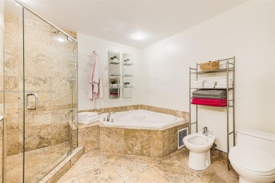 SPACIOUS 2BED/2BATH UNIT WITH PANORAMIC VIEWS OF BISCAYNE BAY