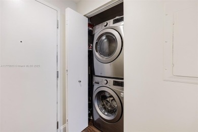 SPACIOUS 2BED/2BATH UNIT WITH PANORAMIC VIEWS OF BISCAYNE BAY