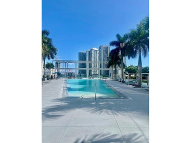 Light and bright modern 1/1.5 in wonderful Midtown 4. Enjoy the