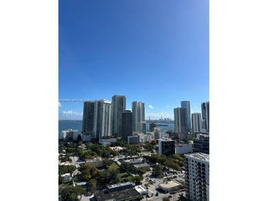 Light and bright modern 1/1.5 in wonderful Midtown 4. Enjoy the