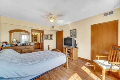 Bright and spacious 2-bed, 2-bath condo in Long Run Creek, an