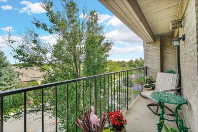 Bright and spacious 2-bed, 2-bath condo in Long Run Creek, an