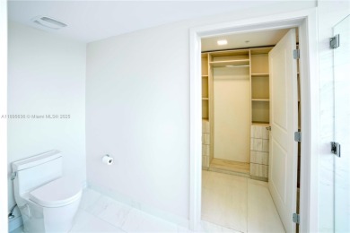 Waterfront 3BD/3BA residence at 400 Sunny Isles with wide open