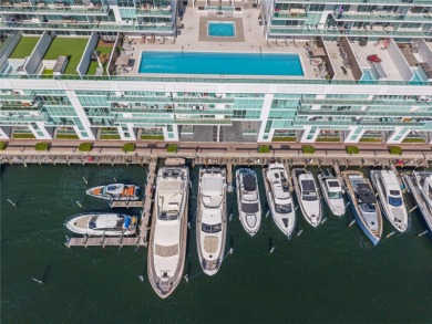 Waterfront 3BD/3BA residence at 400 Sunny Isles with wide open