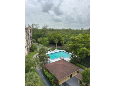 Great location, 2/2 unit, new kitchen, stainless steel