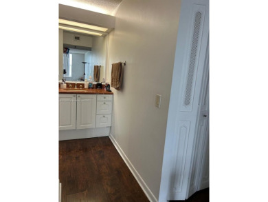 Great location, 2/2 unit, new kitchen, stainless steel