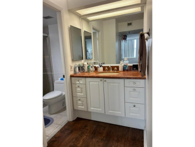 Great location, 2/2 unit, new kitchen, stainless steel